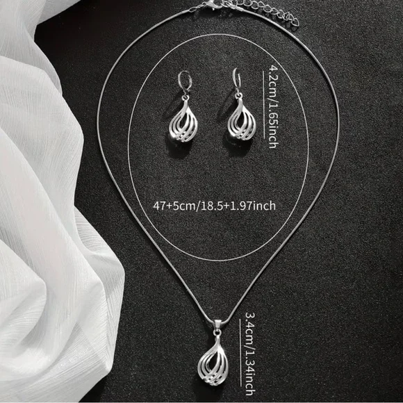 Elegant Necklace and Earring Jewelry Set - Picture 2 of 4